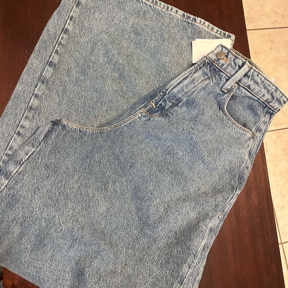 Good American Light Blue extra Flare Jeans - Picture 9 of 10